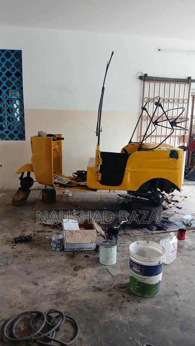 Bajaj RE 2022 Yellow - thumbnail 3