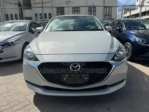 Mazda 2 2019 Off white