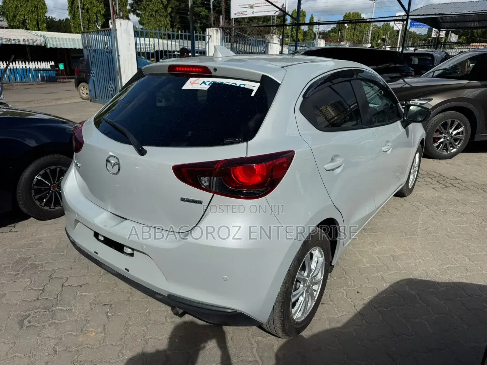 Mazda 2 2019 Off white
