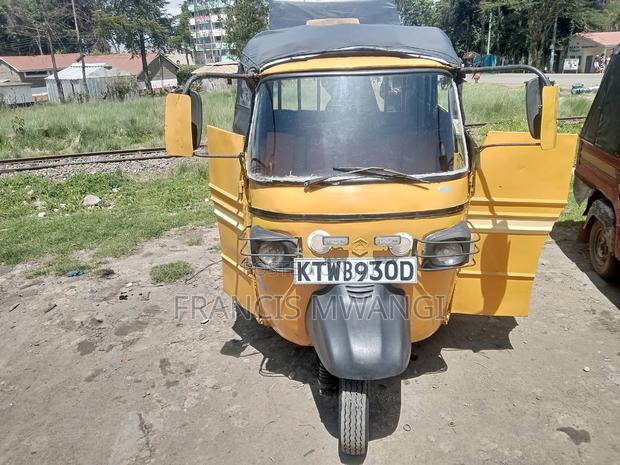 Piaggio 2019 Yellow