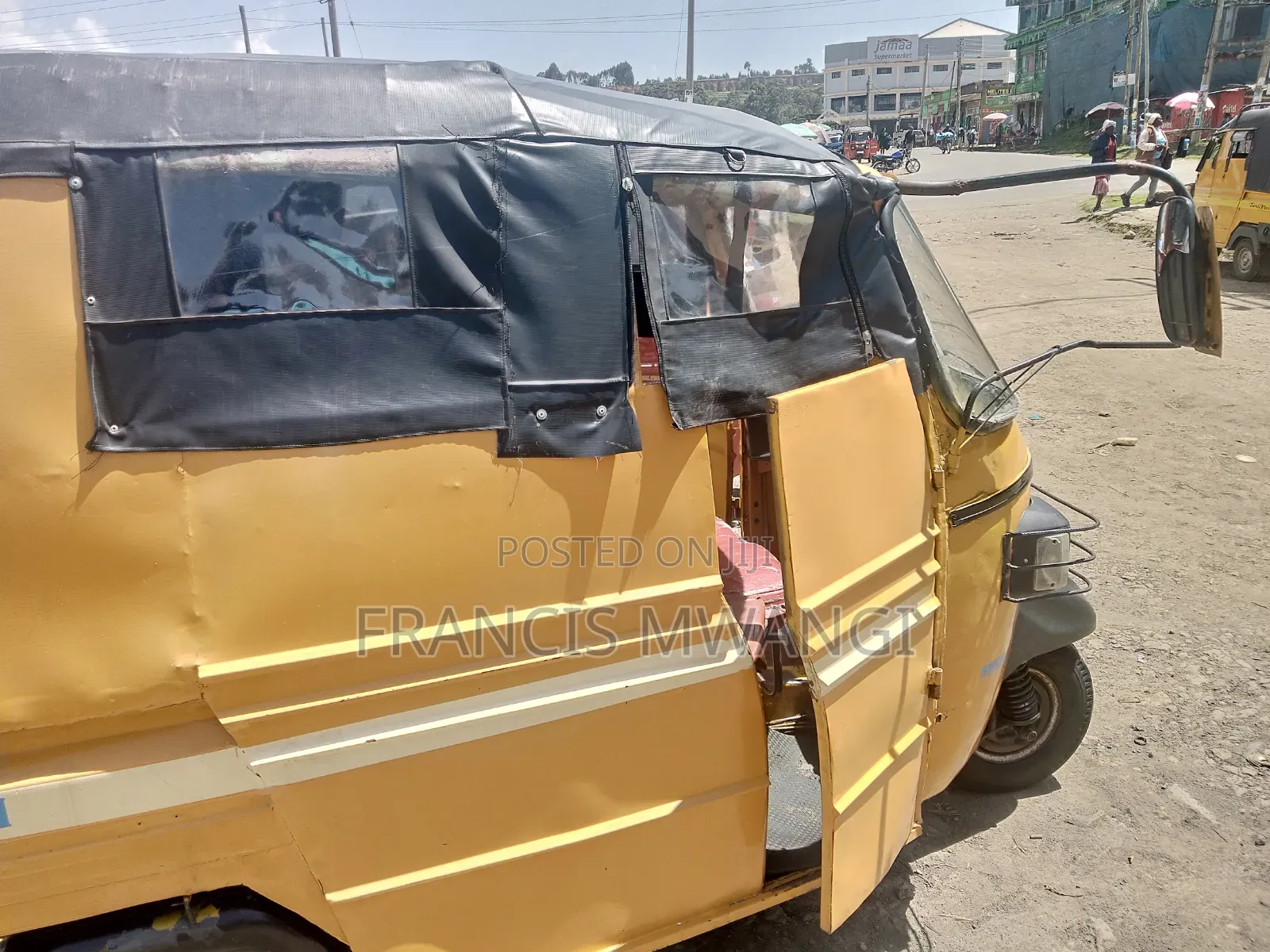 Piaggio 2019 Yellow