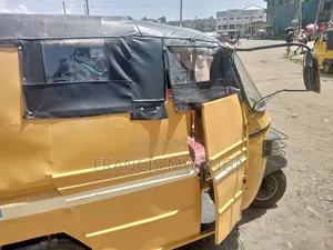 Piaggio 2019 Yellow