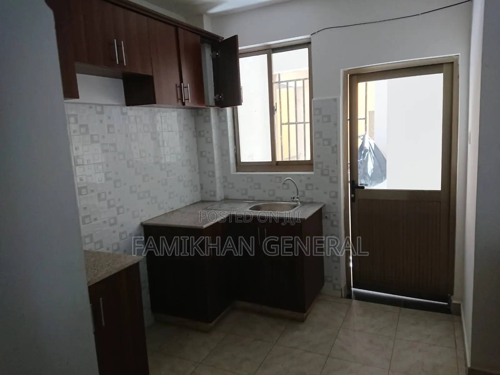 3bdrm Block of Flats in Greatwall, Gateway Mall Area for sale