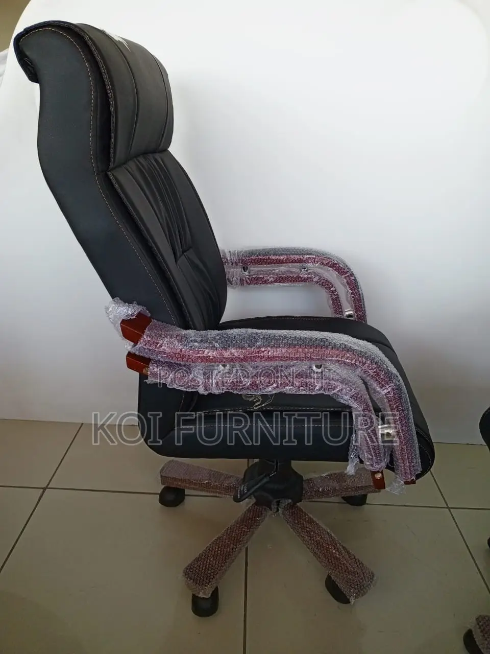 Office Chair:Bliss Executive Office Chair Upholstered in Black Leather