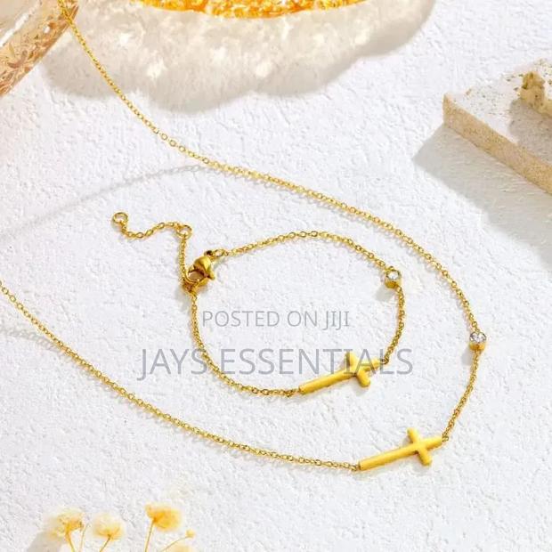 Minimalist Necklace and Bracelet Set - thumbnail 3