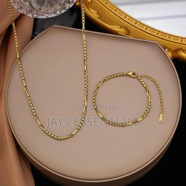 Minimalist Necklace and Bracelet Set - thumbnail 6
