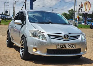 Toyota Auris 2010 Silver