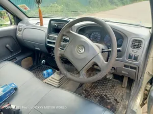 Nissan Hardbody 2011 Gold