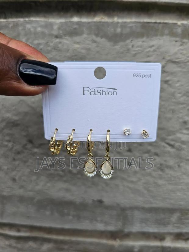 Minimalist Gold Stud Earrings Set - thumbnail 3