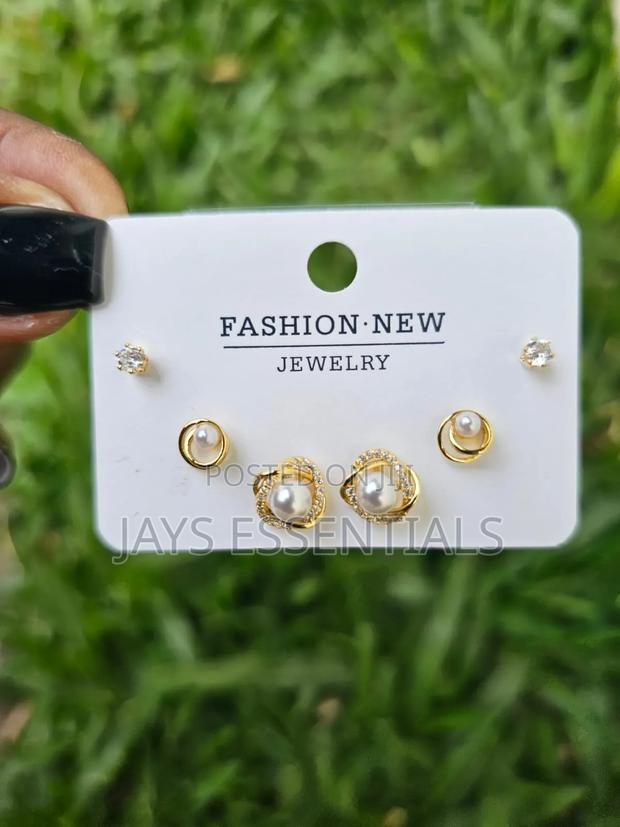 Minimalist Gold Stud Earrings Set - thumbnail 8