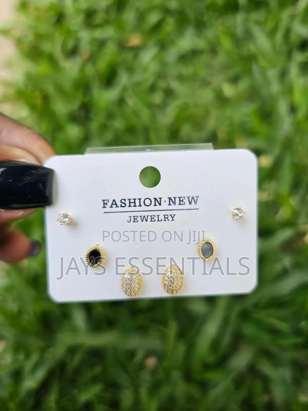 Minimalist Gold Stud Earrings Set - thumbnail 11