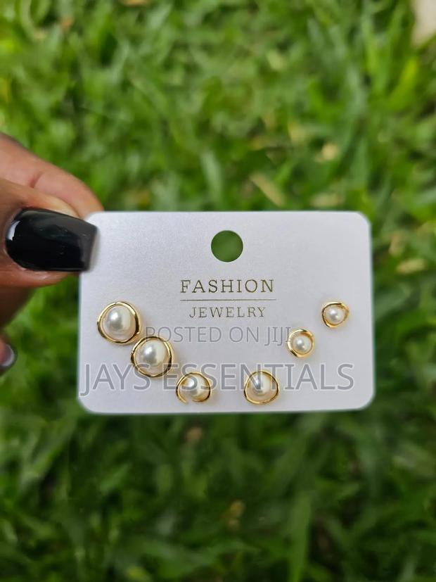Minimalist Gold Stud Earrings Set - thumbnail 12