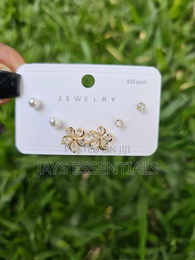 Minimalist Gold Stud Earrings Set - thumbnail 17