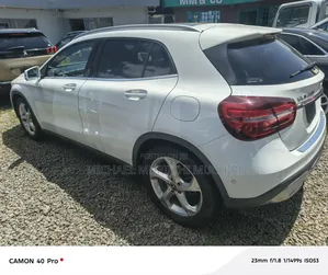Mercedes-Benz GLA-Class 2019 White
