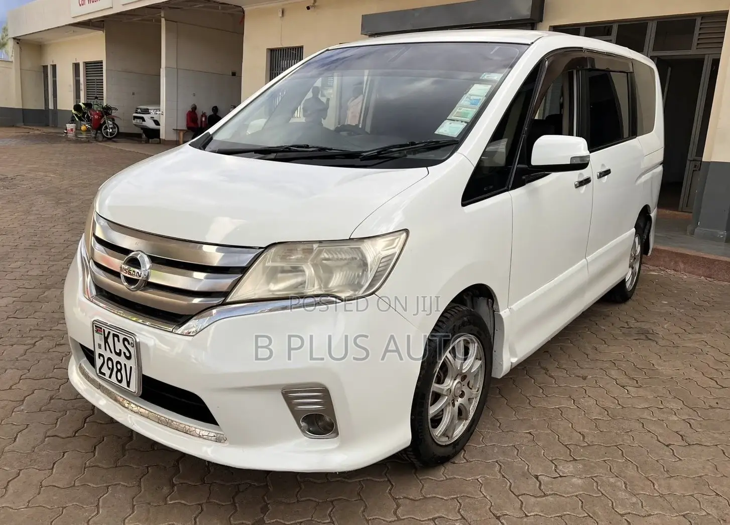 Nissan Serena 2011 White