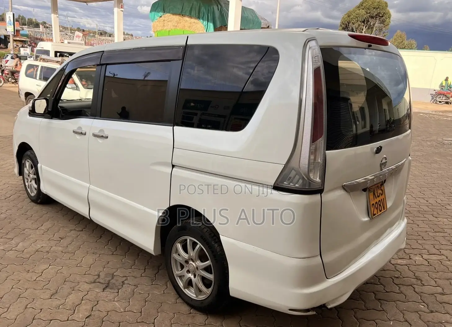 Nissan Serena 2011 White