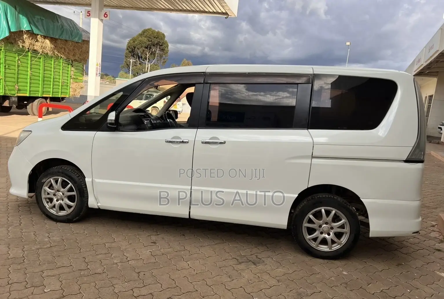 Nissan Serena 2011 White