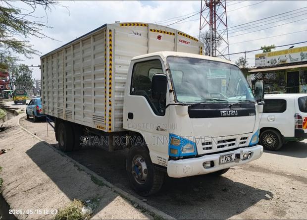 Isuzu NPR 2015 - main view