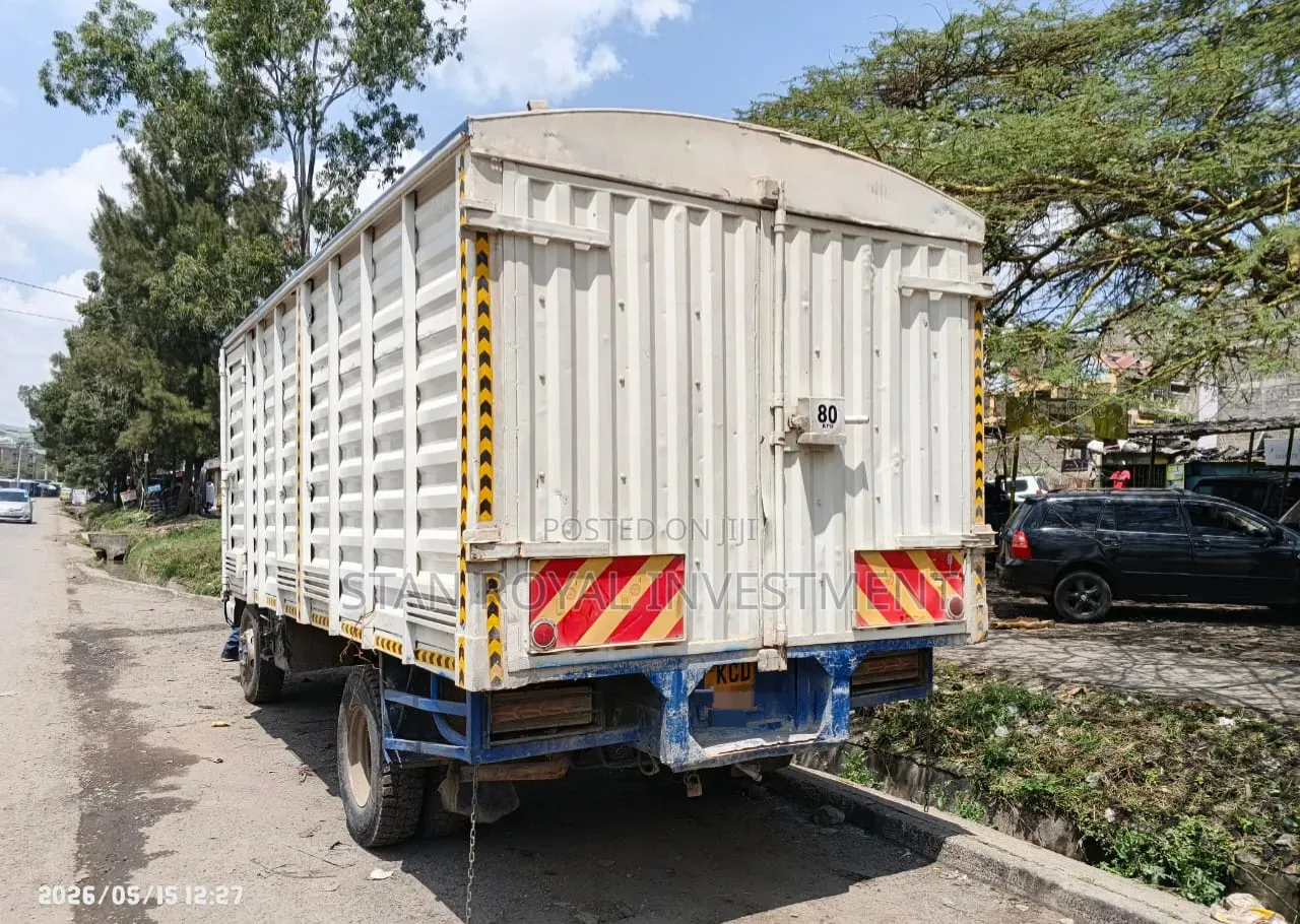 Isuzu NPR 2015