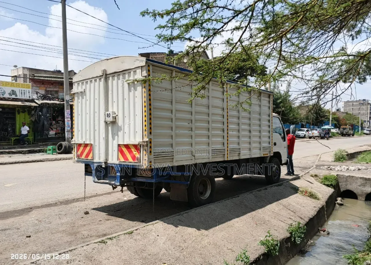 Isuzu NPR 2015