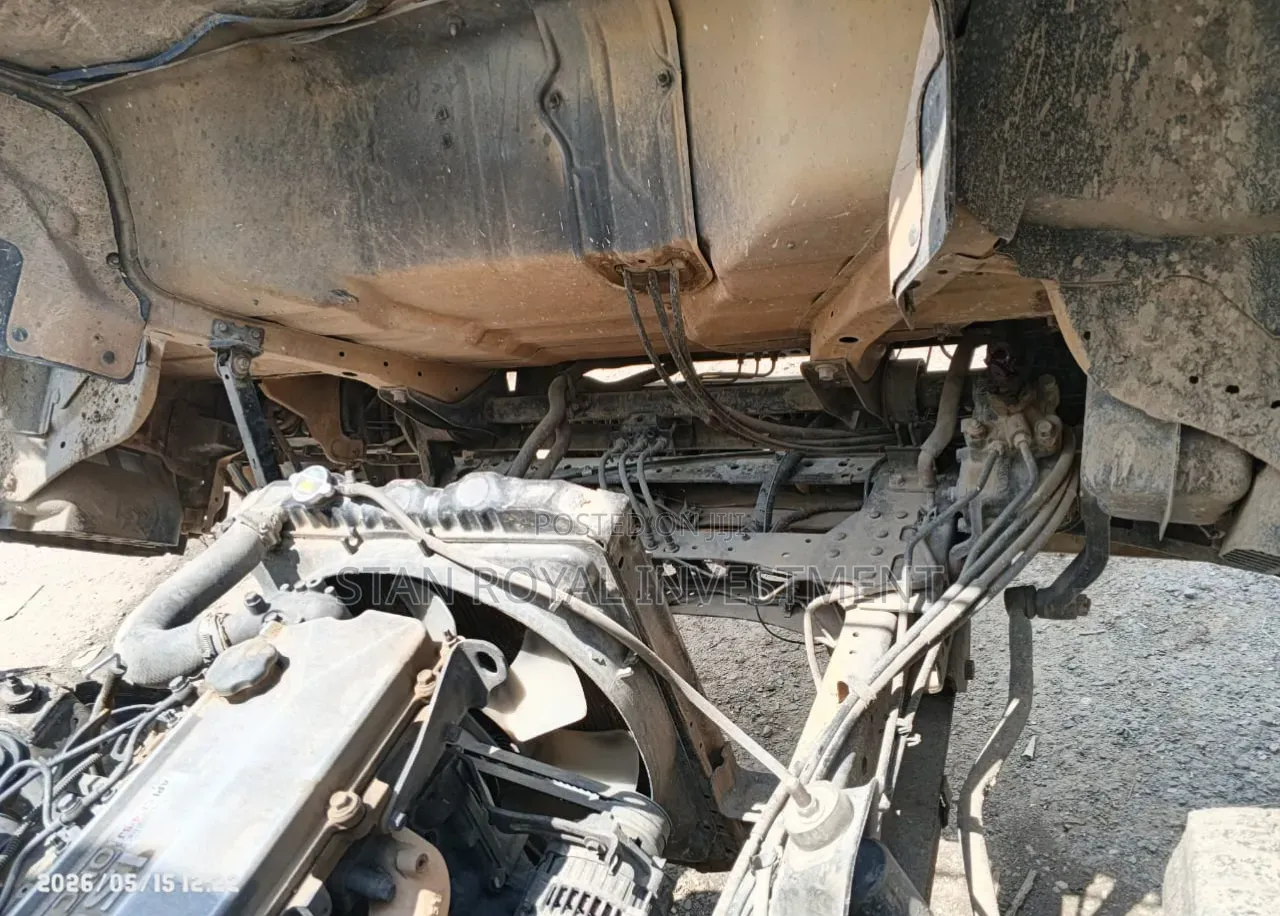 Isuzu NPR 2015