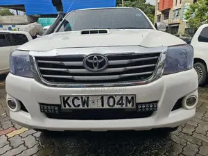 Toyota Hilux 2011 White