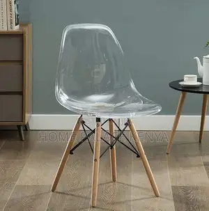 Home Chair: Durable Transparent Acrylic Dining Chair