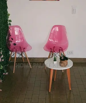 Home Chair: Durable Transparent Acrylic Dining Chair