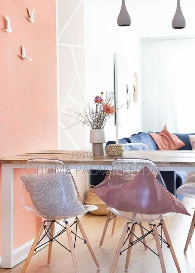 Home Chair: Durable Transparent Acrylic Dining Chair