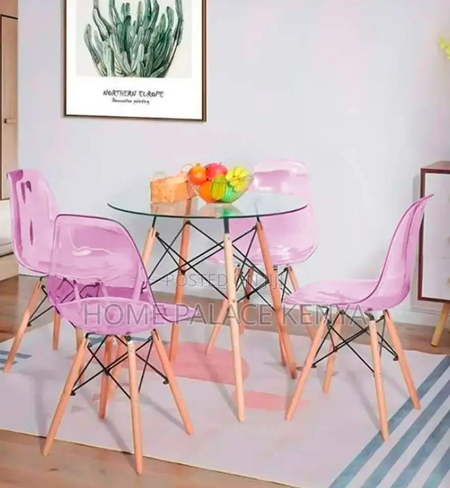 Home Chair: Durable Transparent Acrylic Dining Chair