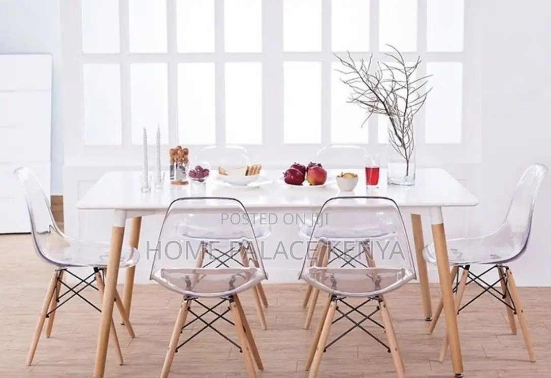 Home Chair: Durable Transparent Acrylic Dining Chair