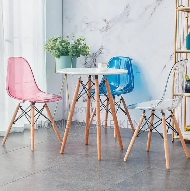 Home Chair: Durable Transparent Acrylic Dining Chair