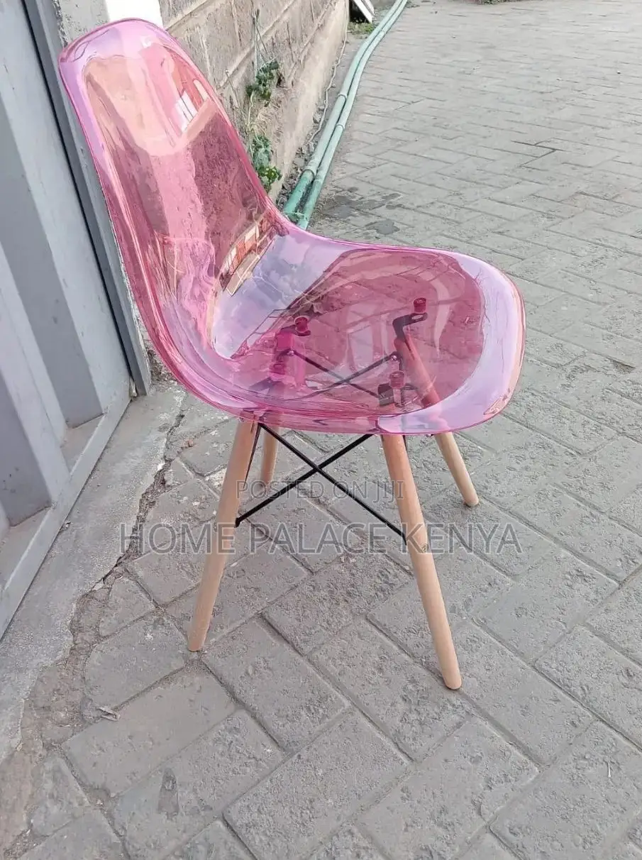 Home Chair: Durable Transparent Acrylic Dining Chair