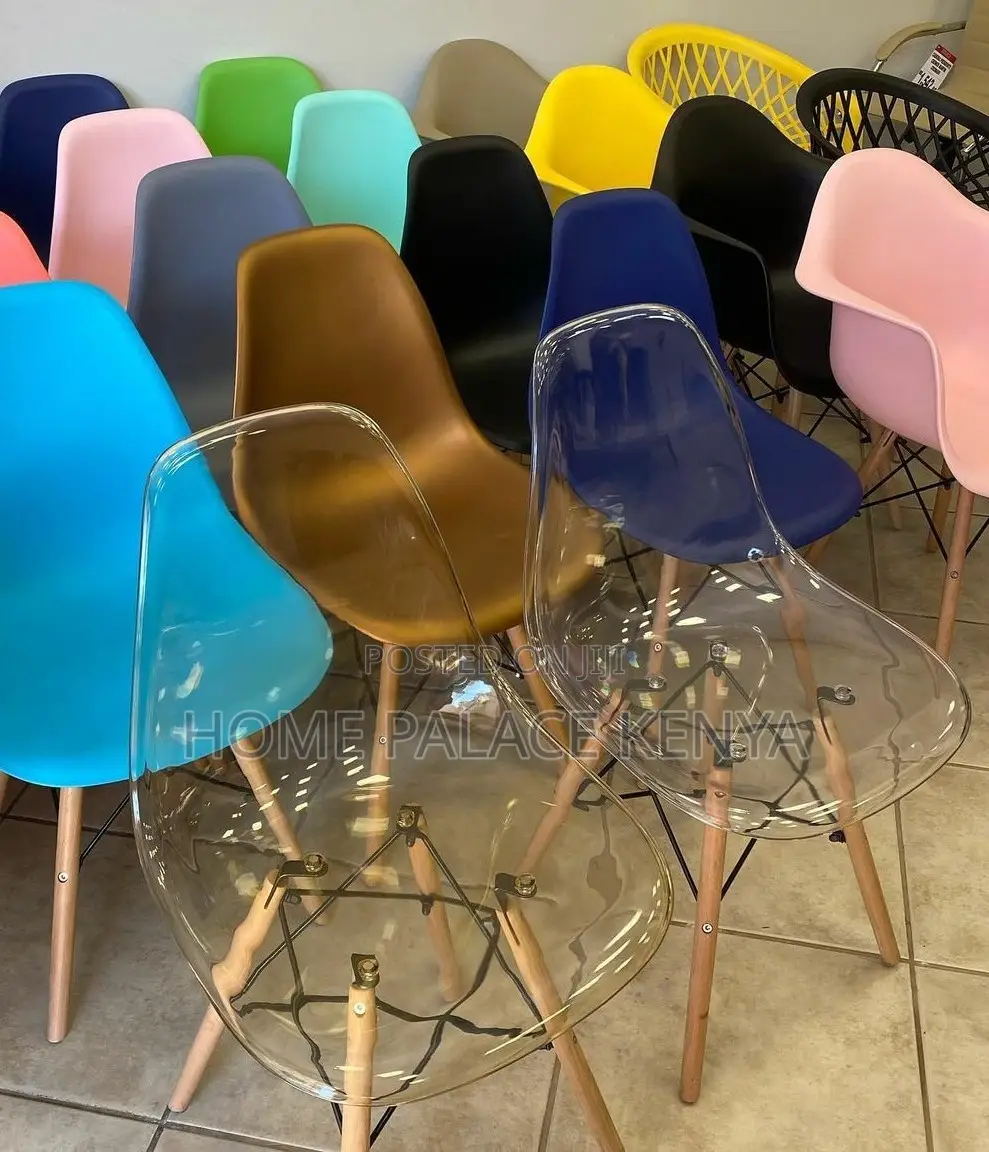 Home Chair: Durable Transparent Acrylic Dining Chair
