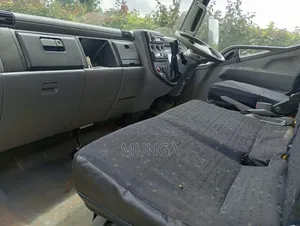 Mitsubishi Canter 2009 Yellow
