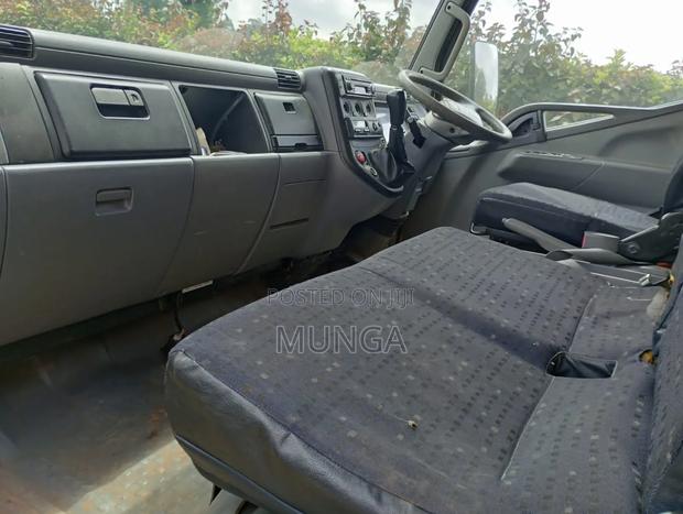 Mitsubishi Canter 2009 Yellow - thumbnail 3