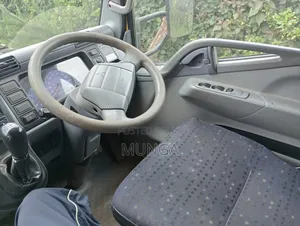Mitsubishi Canter 2009 Yellow