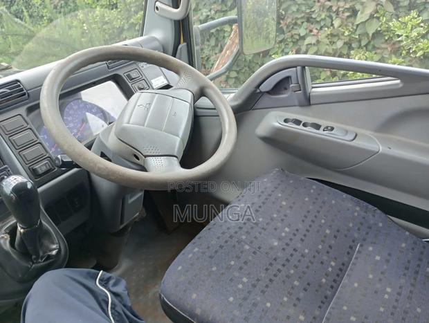 Mitsubishi Canter 2009 Yellow - thumbnail 4