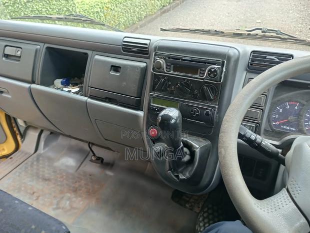 Mitsubishi Canter 2009 Yellow - thumbnail 6