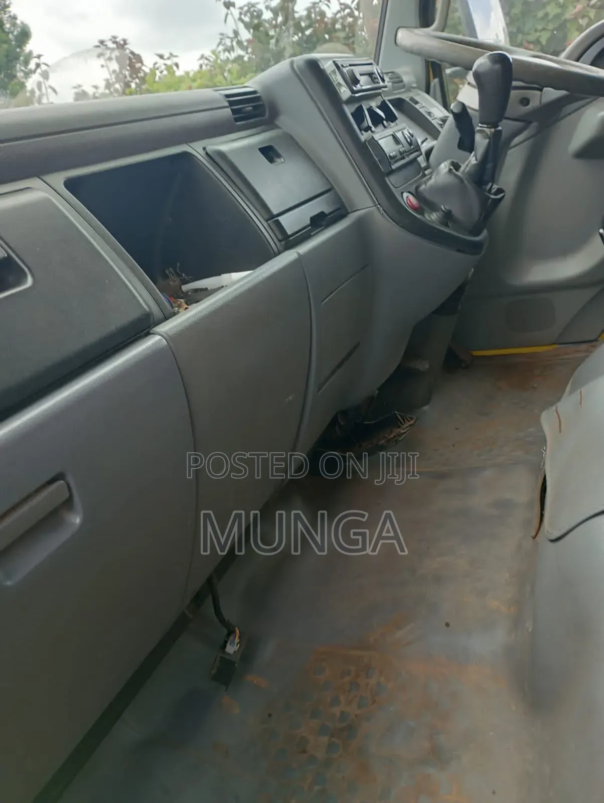 Mitsubishi Canter 2009 Yellow