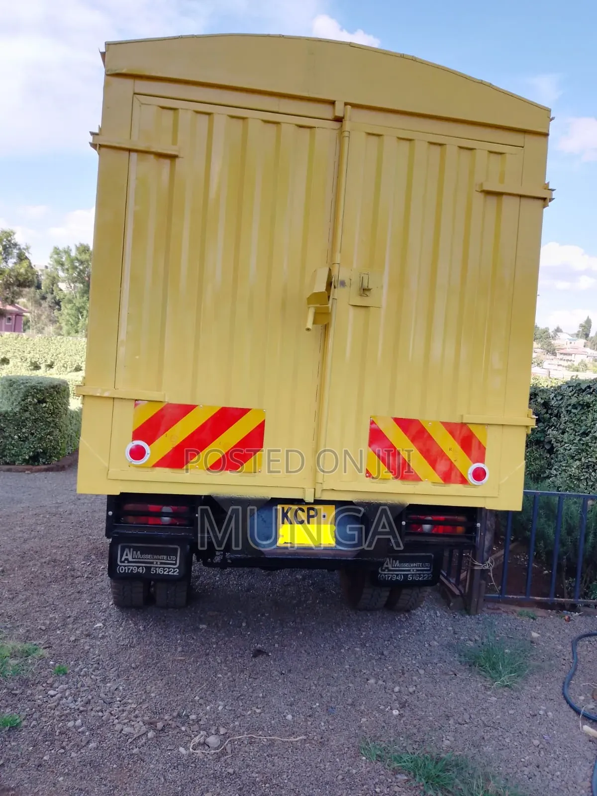 Mitsubishi Canter 2009 Yellow