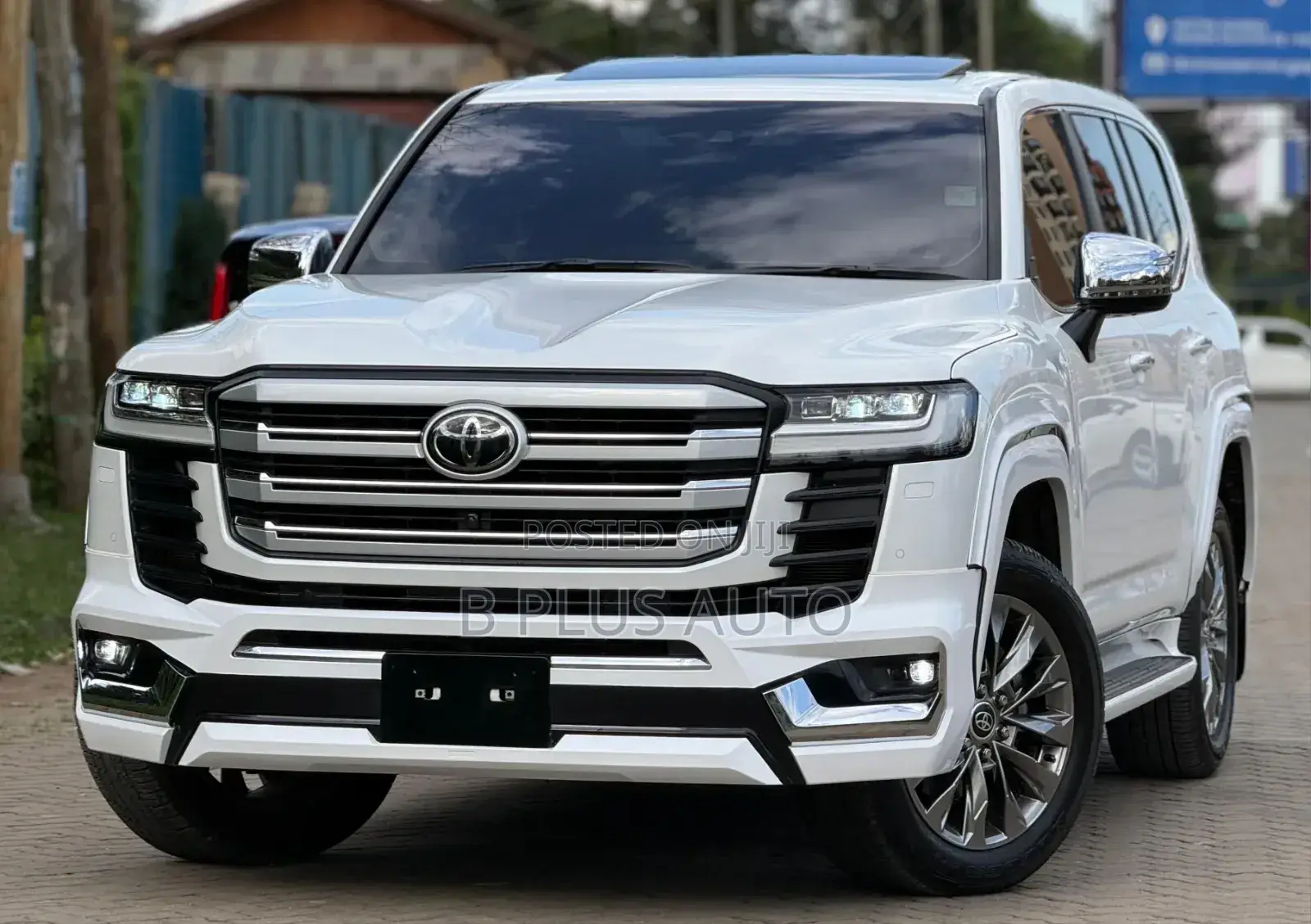 Toyota Land Cruiser LC300 2023 White