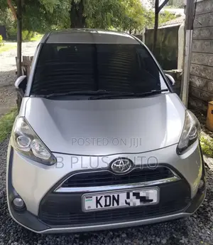 Toyota Sienta 2018 Silver