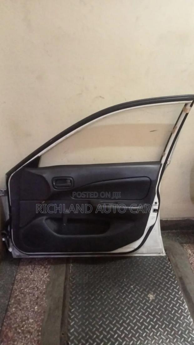 Front Door Nissan Wingroad Y11 RHS - thumbnail 2