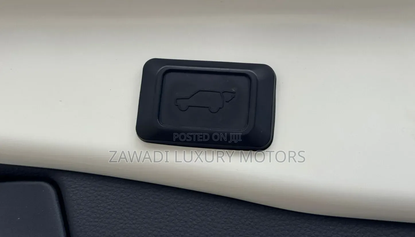 Toyota RAV4 Limited AWD 2019 Off white