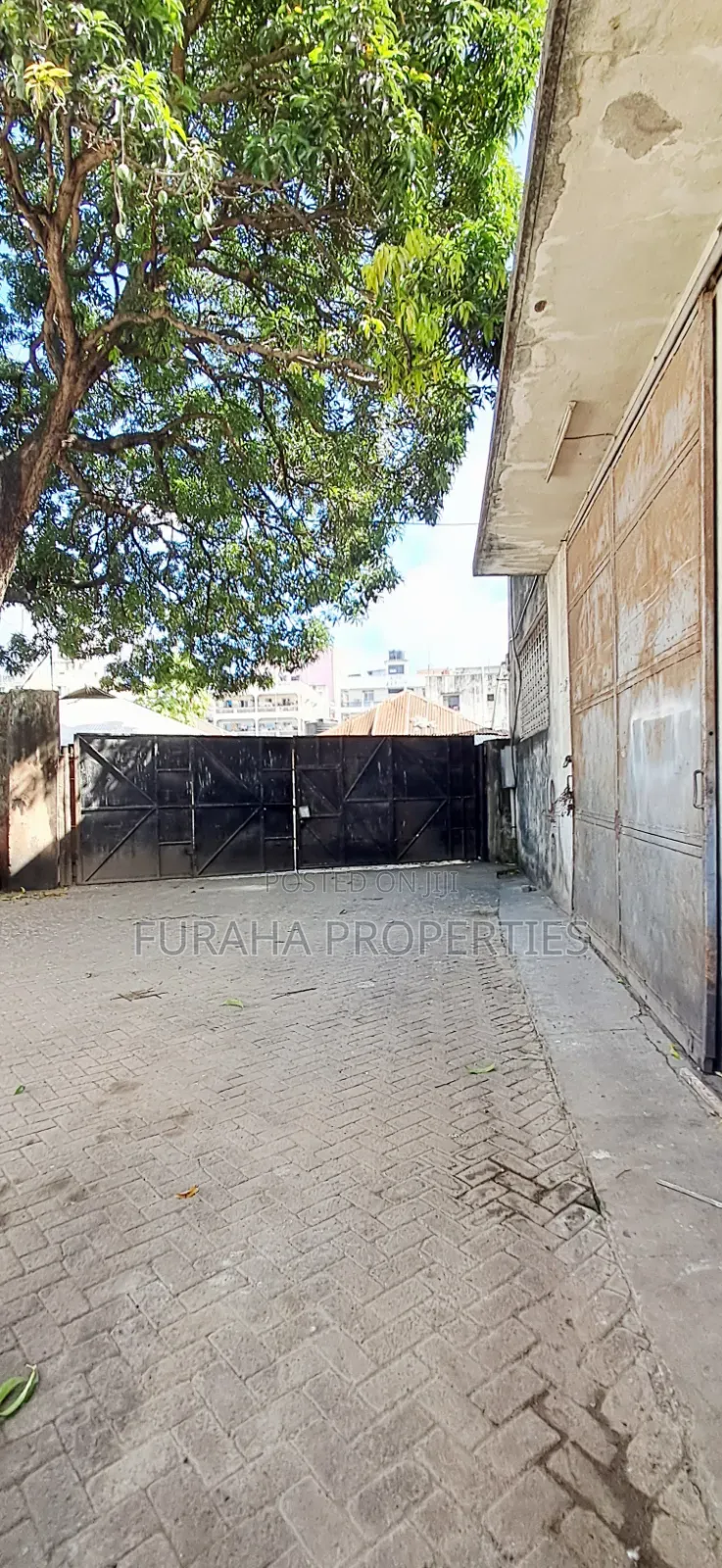 To Let 8000 Square Feet Ware Houses