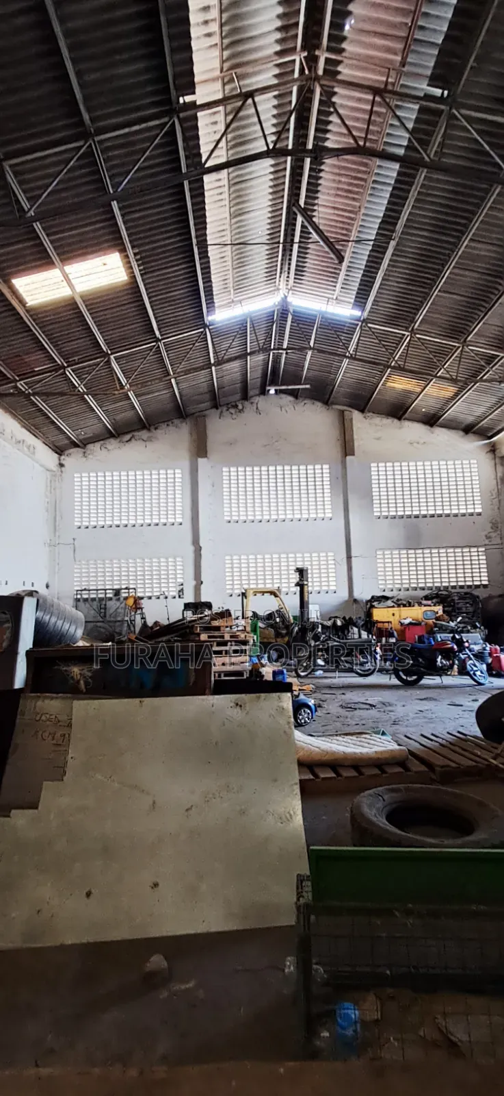 To Let 8000 Square Feet Ware Houses