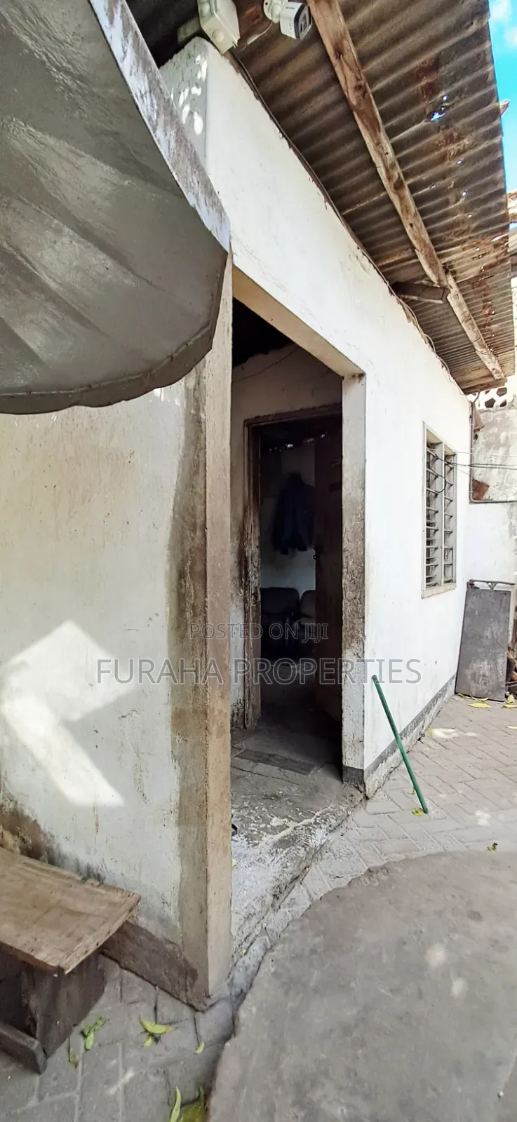 To Let 8000 Square Feet Ware Houses