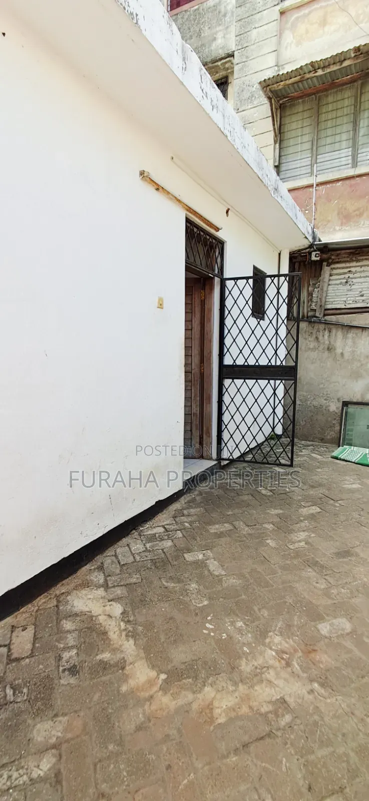 To Let 8000 Square Feet Ware Houses