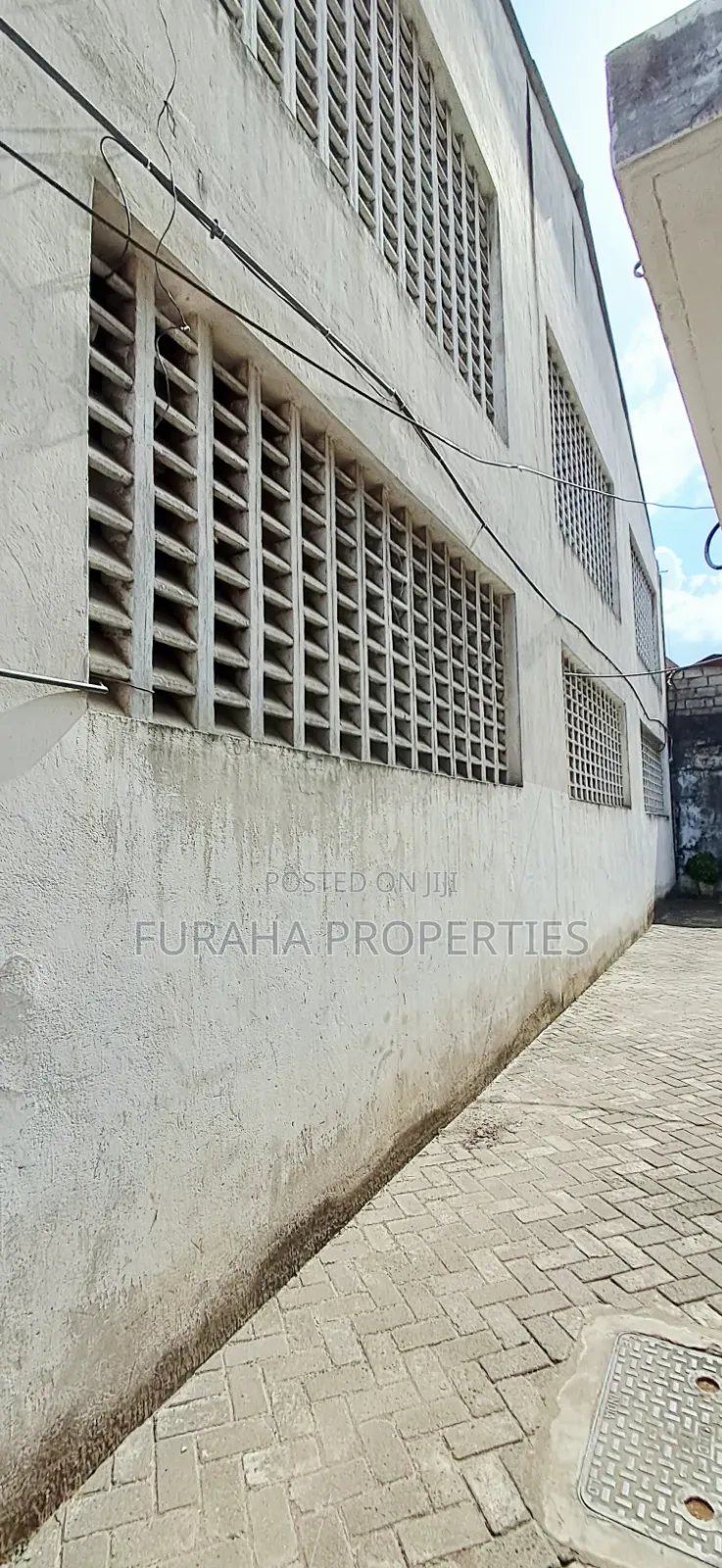 To Let 8000 Square Feet Ware Houses